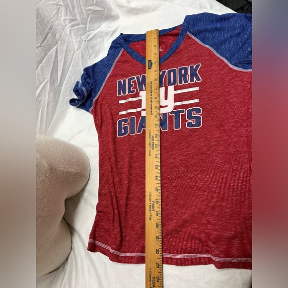 New York Giants V-Neck T-Shirt - Picture 8 of 9